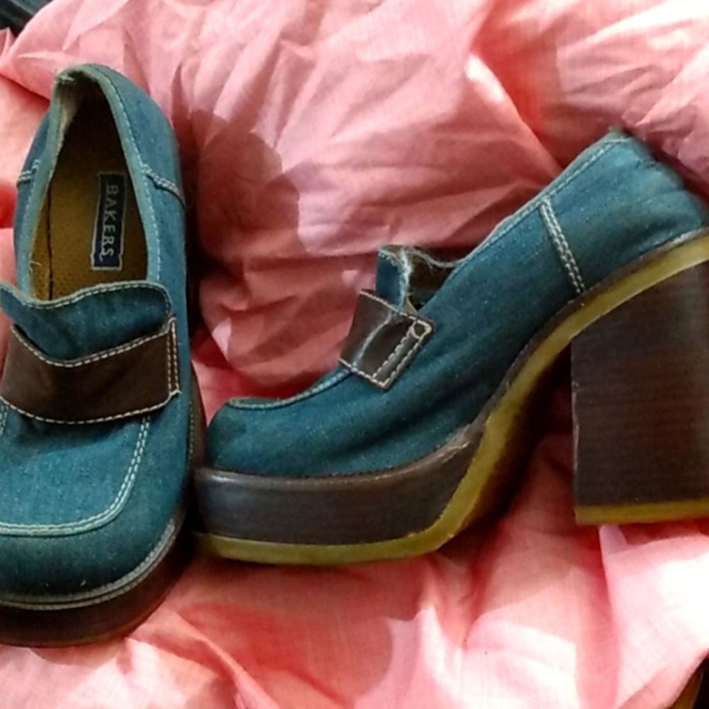 Vintage or retro bakers shoes nice I love them!! Size 7 women's I think